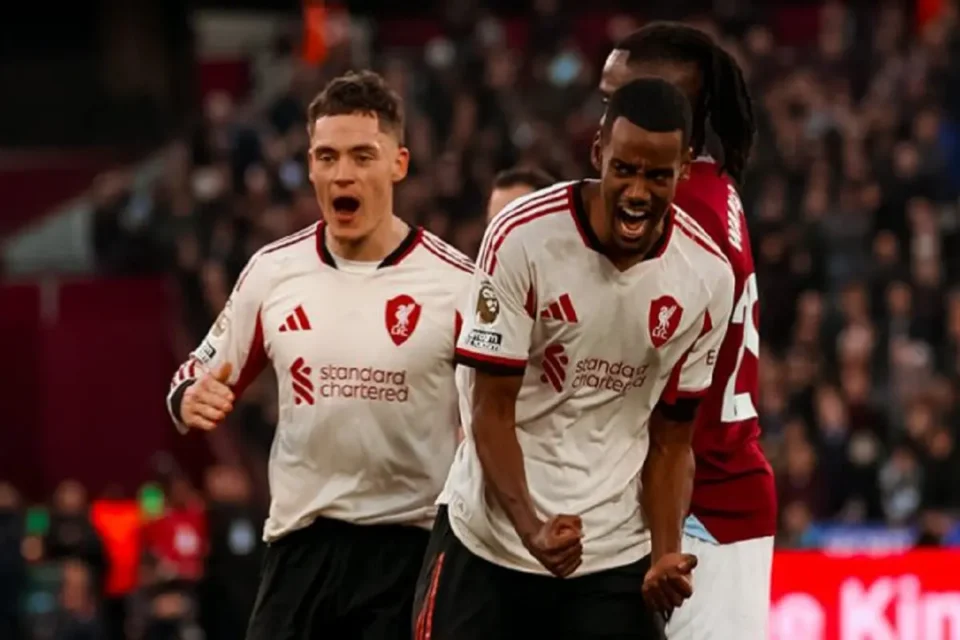 إيزاك مهاجم فريق ليفربول