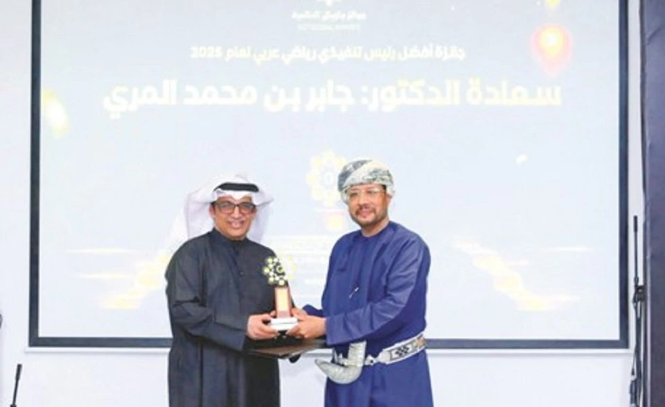 جابر المري يحصد جائزة أفضل رئيس تنفيذي رياضي عربي