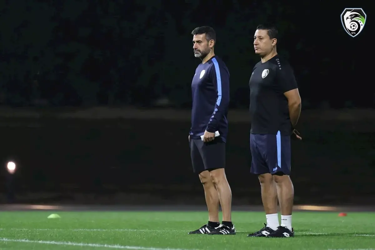 خالد غنيم مساعد المدرب وخوسيه لانا مدرب منتخب سوريا