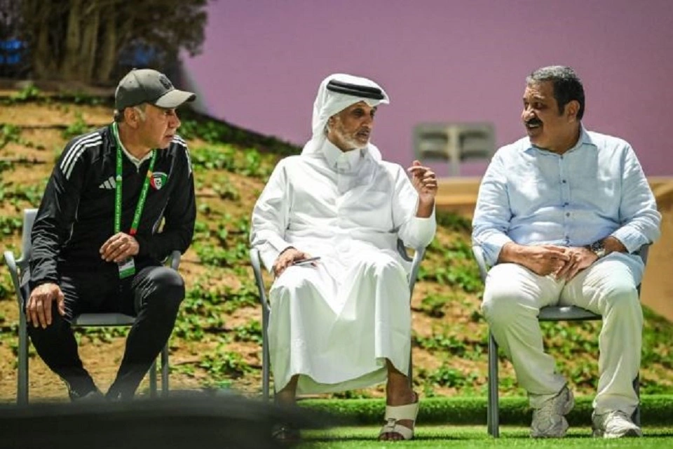 وزير الرياضة القطري يزور تدريبات منتخب الكويت