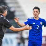محمد دحام مهاجم منتخب الكويت وسوزا مدرب الفريق