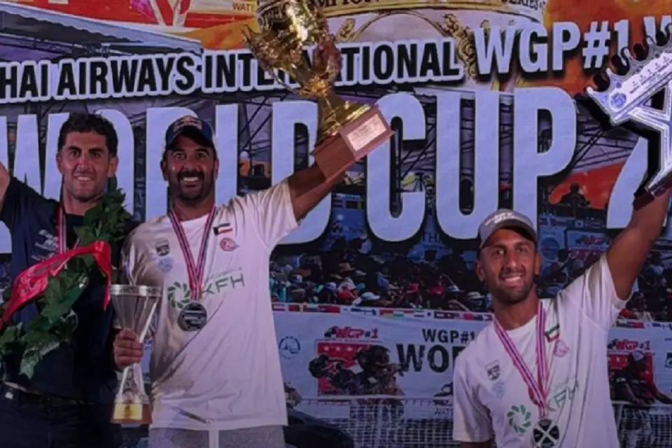 أبطال الدراجات المائية