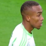 أشرف عبادة لاعب منتخب الجزائر وجمعية الشلف الجزائري