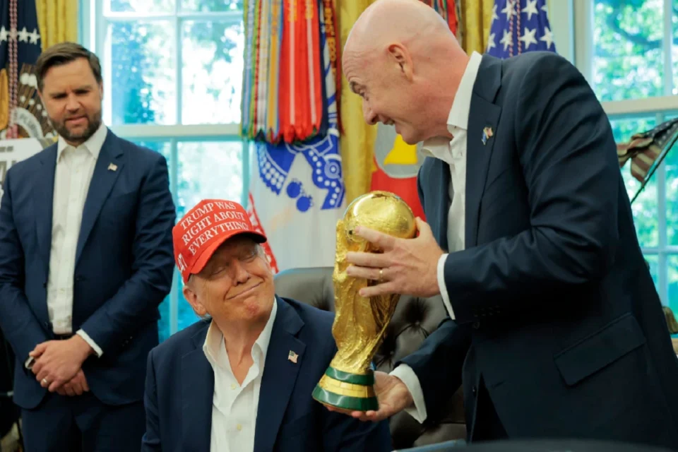 دونالد ترامب وجياني إنفانتينو وكأس العالم