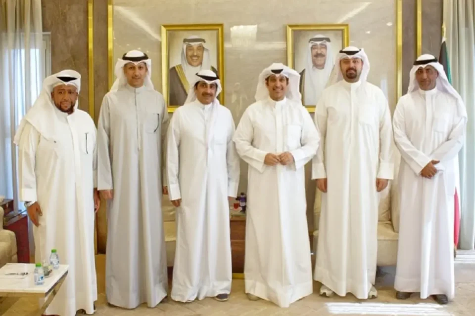 المطيري وزير الشباب ومجلس إدارة نادي الألعاب الشتوية