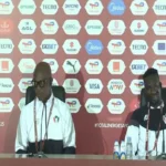 كواسي أبياه وبخيت خميس قائد المنتخب السوداني