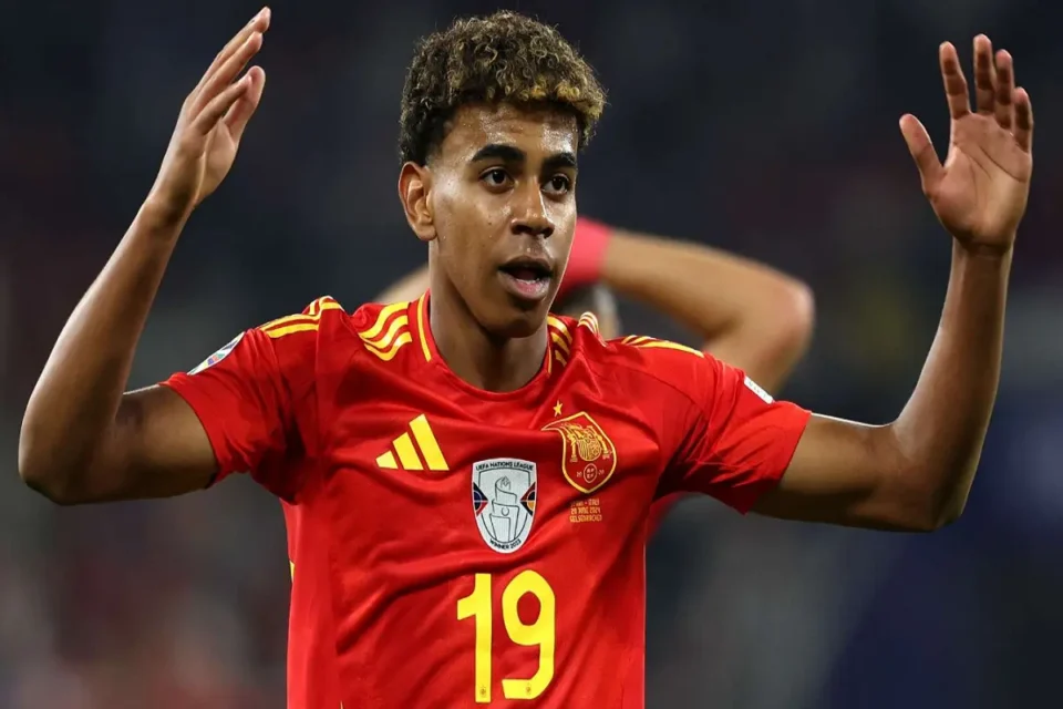 لامين يامال لاعب منتخب إسبانيا