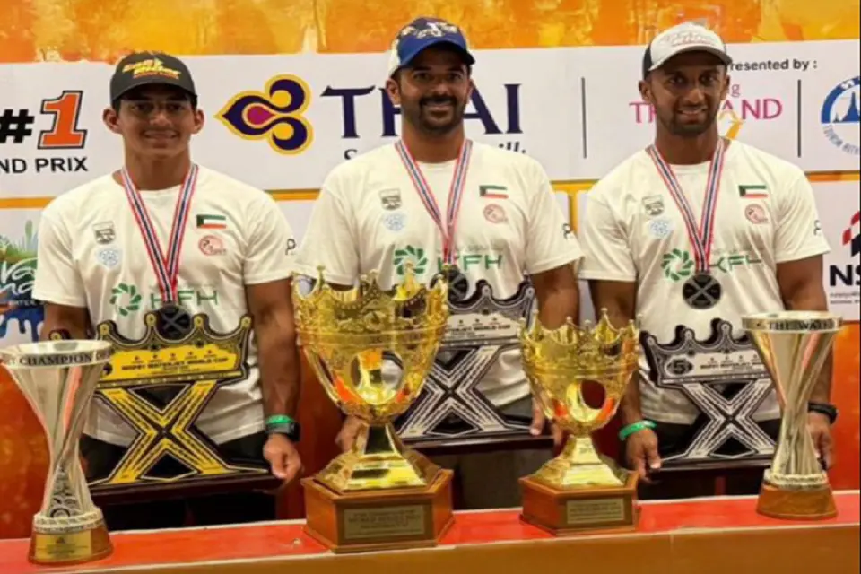 أبطال المنتخب الوطني في الدراجات المائية