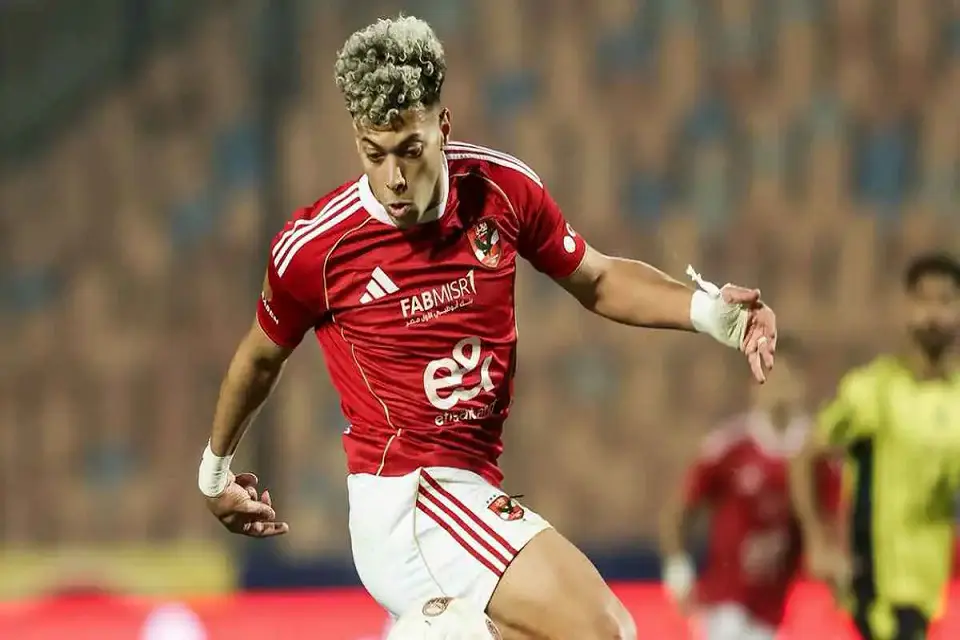 إمام عاشور لاعب الأهلي المصري