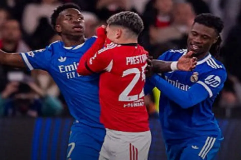 برستياني لاعب بنفيكا وفينيسيوس جونيور