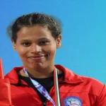 دلال العازمي بطلة الإطاحة بالمطرقة