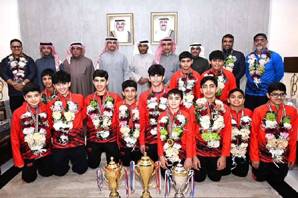 طارق الجلاهمة يستقبل وفد منتخب الإسكواش لفئتي تحت 13 و17 سنة