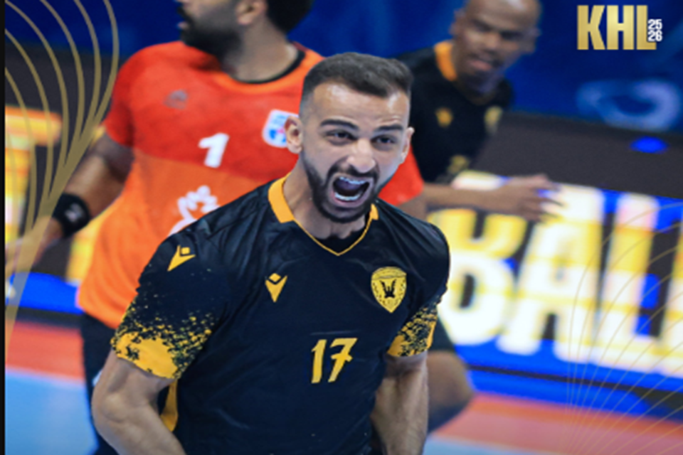 من مباراة القادسية وكاظمة في الدوري الكويتي لكرة اليد